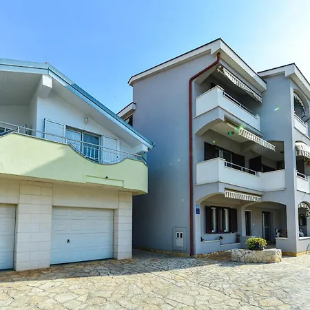 Family-friendly With Swimming Pool - 23646 자다르