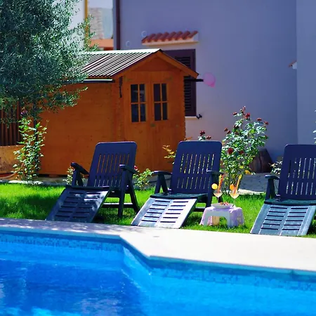 Family-friendly With Swimming Pool - 23646 * 자다르