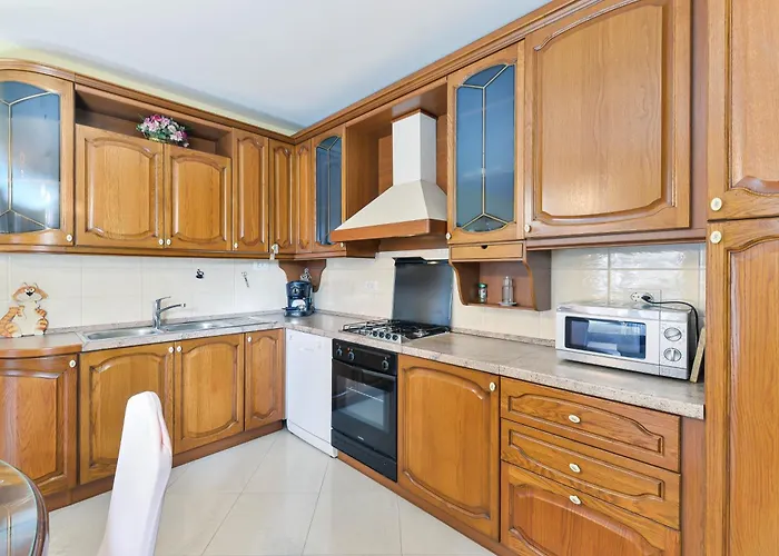 Apartmán Family-friendly With Swimming Pool - 23646